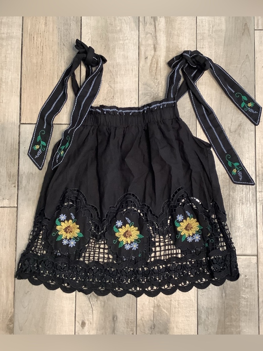 FARM RIOBlack Embroidered Tie-Strap crop top